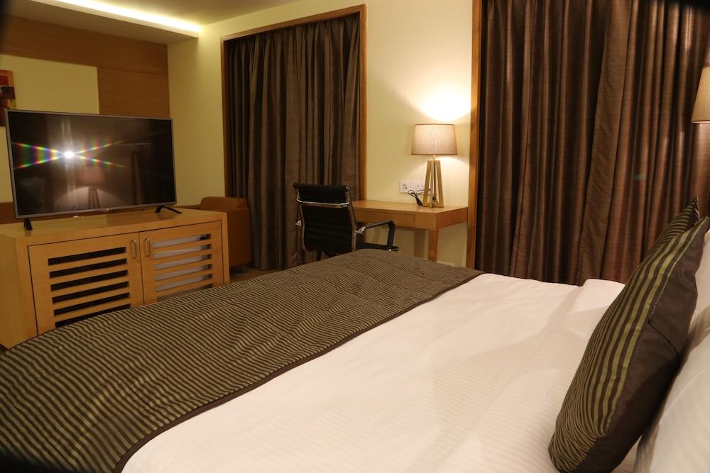 Отель The Fern Residency Mundra Экстерьер фото