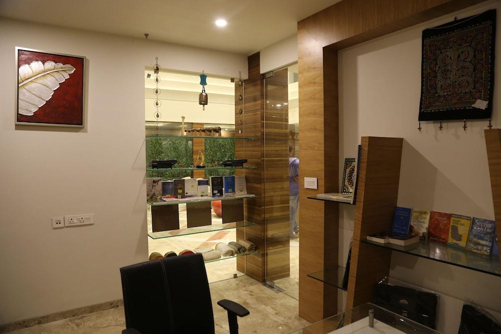 Отель The Fern Residency Mundra Экстерьер фото
